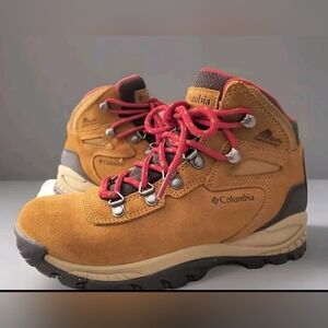 Columbia Women's Newton Ridge Plus Waterproof Amped Hiking Boot - 6.5